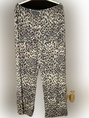 Chico’s Travelers Pull-On Pant Leopard Print- size 3